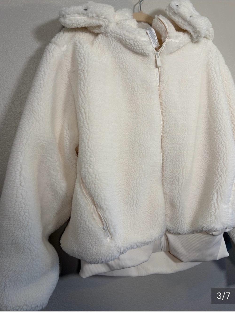 ALO Yoga Cream Foxy Sherpa Cropped Hoodie Jacket Size L - Picture 10 of 11